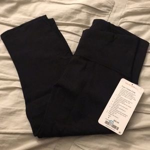 NWT Lululemon train times crop